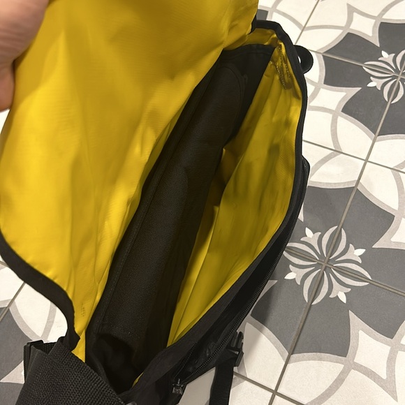 Classic Manhattan Portage Messenger Bag for work, school or travel. - Picture 5 of 14